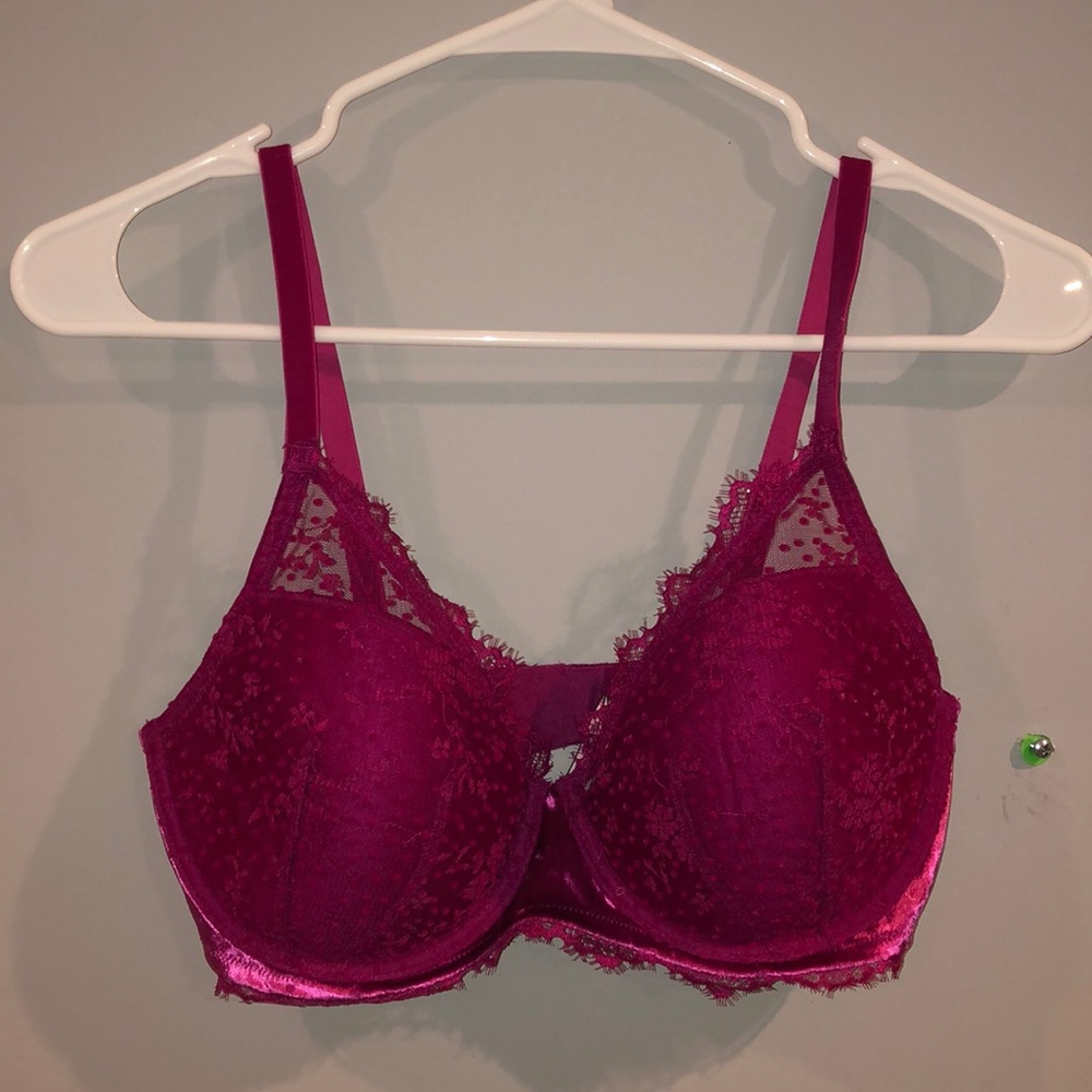BRAND NEW Victoria Secret 34DD bra